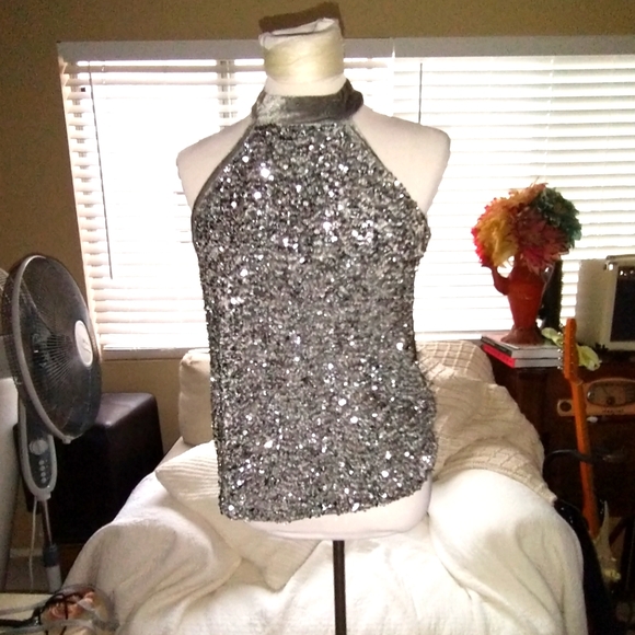Cable & Gauge Sequin Velvet Halter Top - Picture 5 of 9